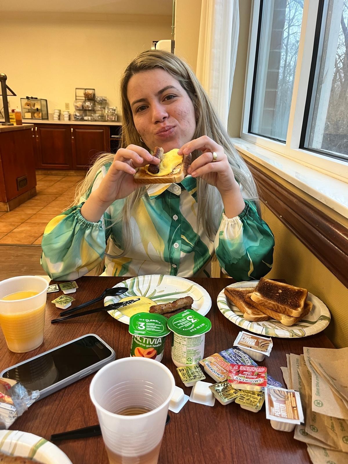 Feliz disfrutando el desayuno 🤭