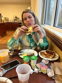 Feliz disfrutando el desayuno 🤭