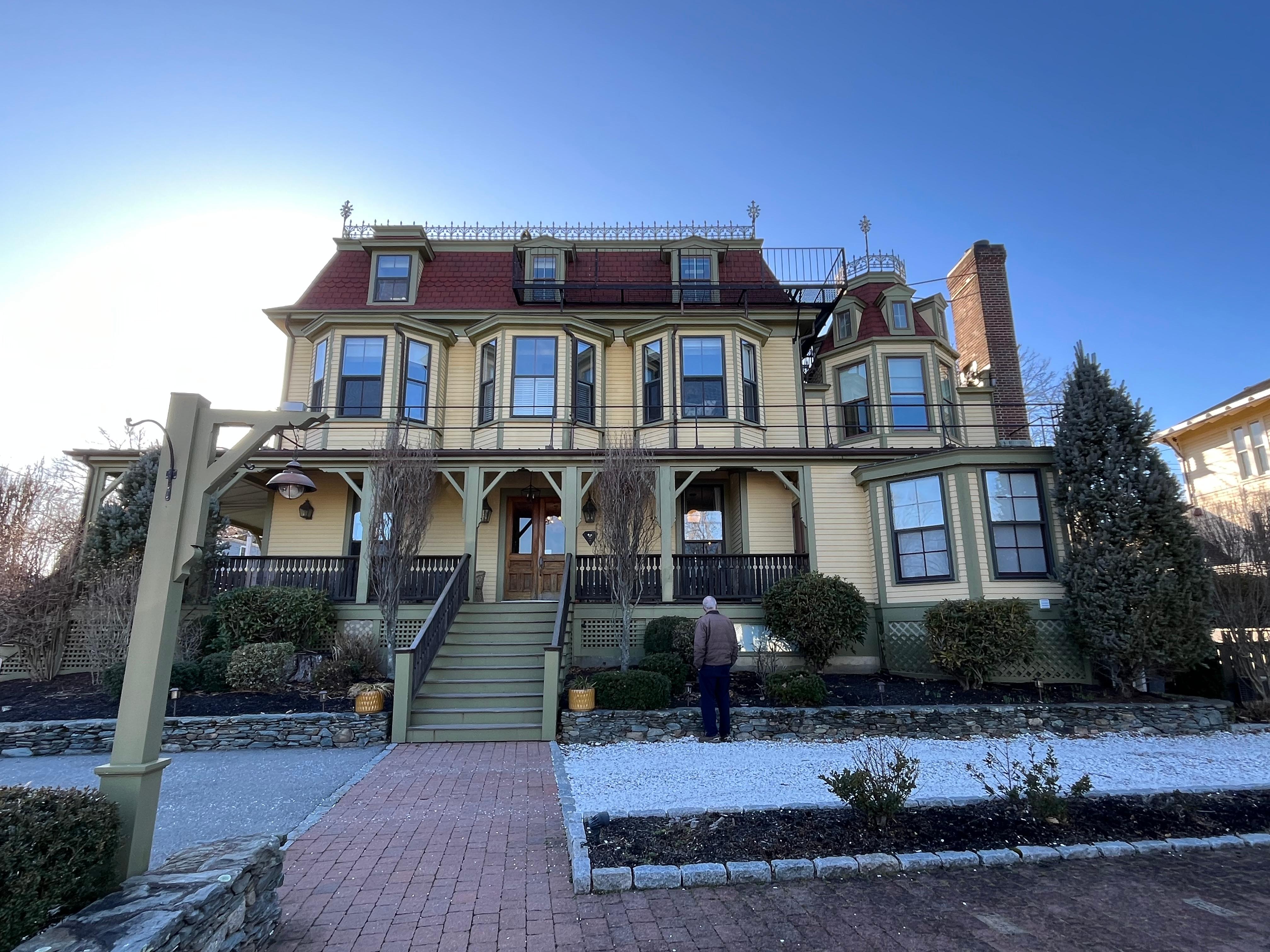 Newport villa, Cliffside Inn