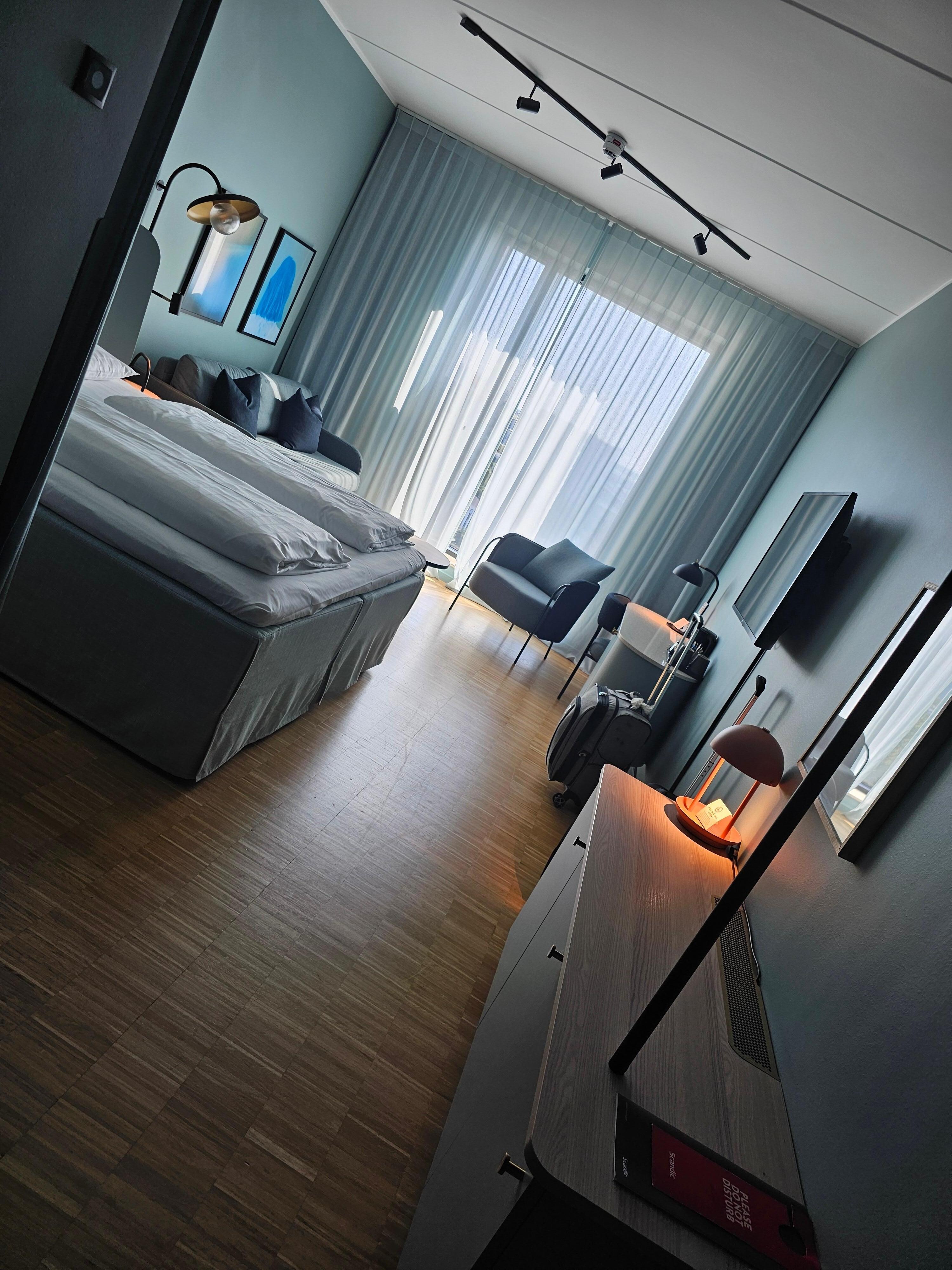 The room and breakfast