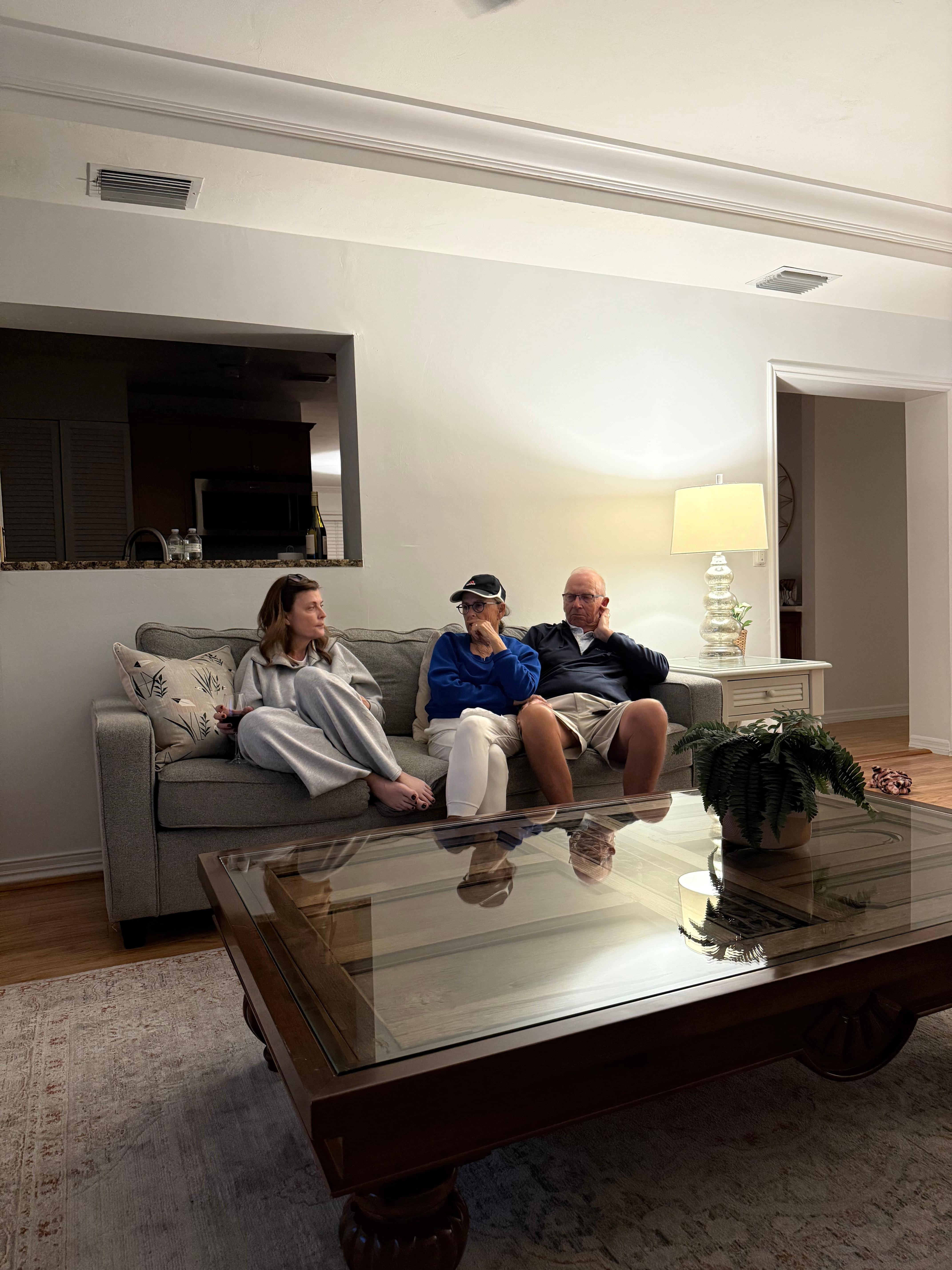 Front sitting /tv room