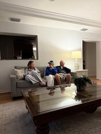 Front sitting /tv room