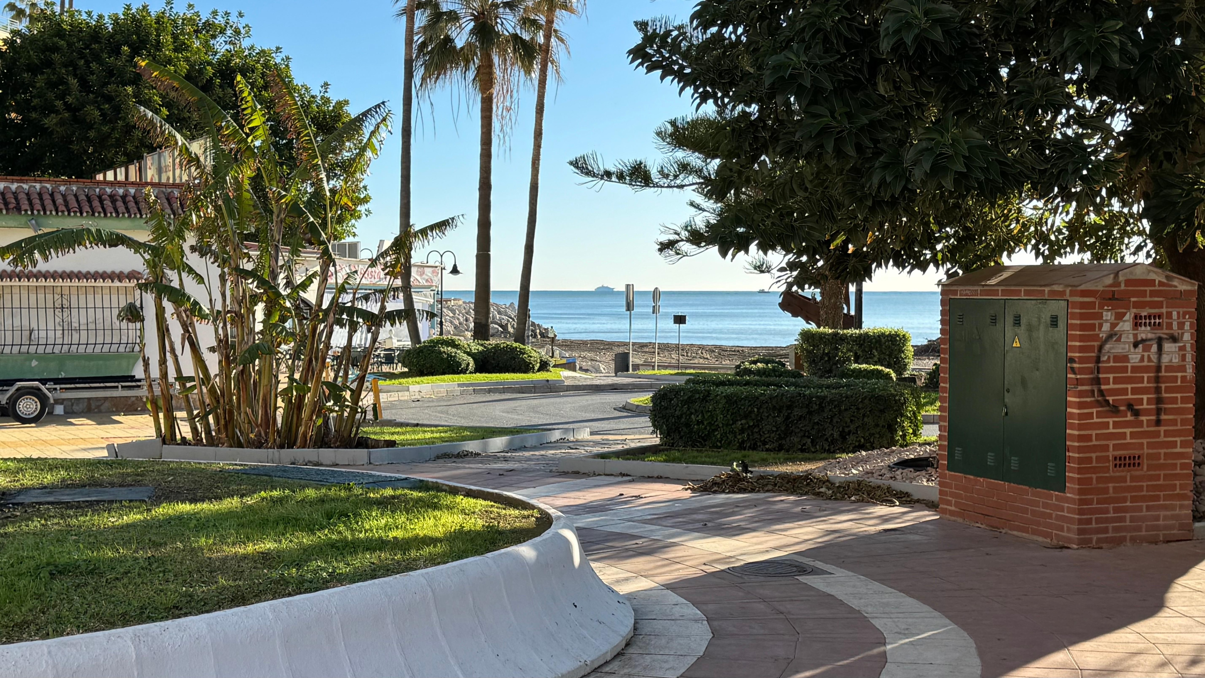 Very short walk to the beach !!!