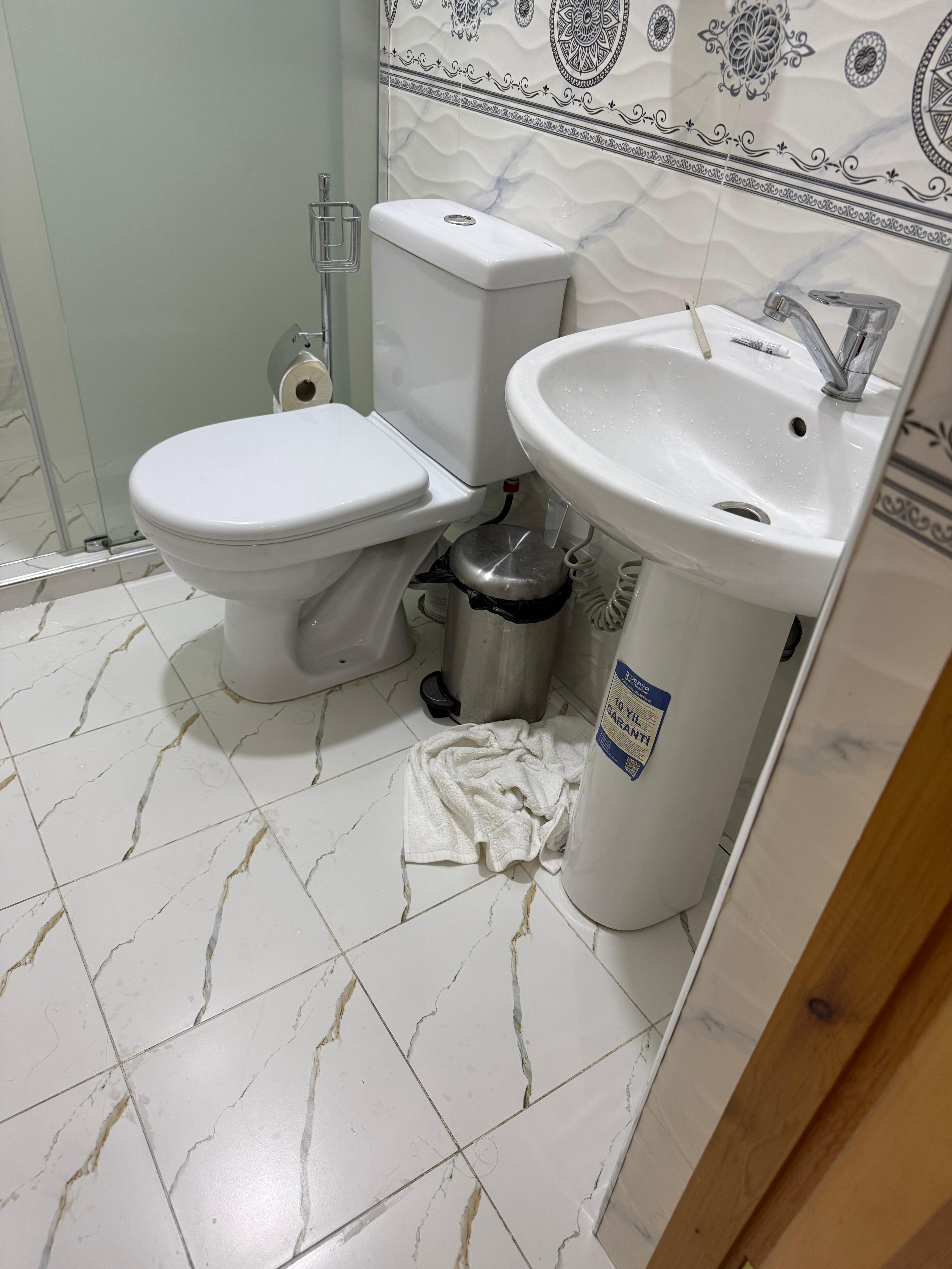 아침에 두고 나간 그대로 엿음