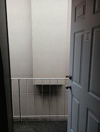 Vue du balcon sûr un mur