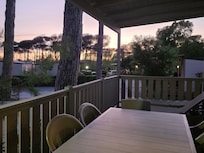 Der Bungalow war sauber und groß genug für 4 bis 5 Personen. Klimaanlage funktionierte sehr gut. Zwei Bäder mit WC sind eine sehr gute Lösung.