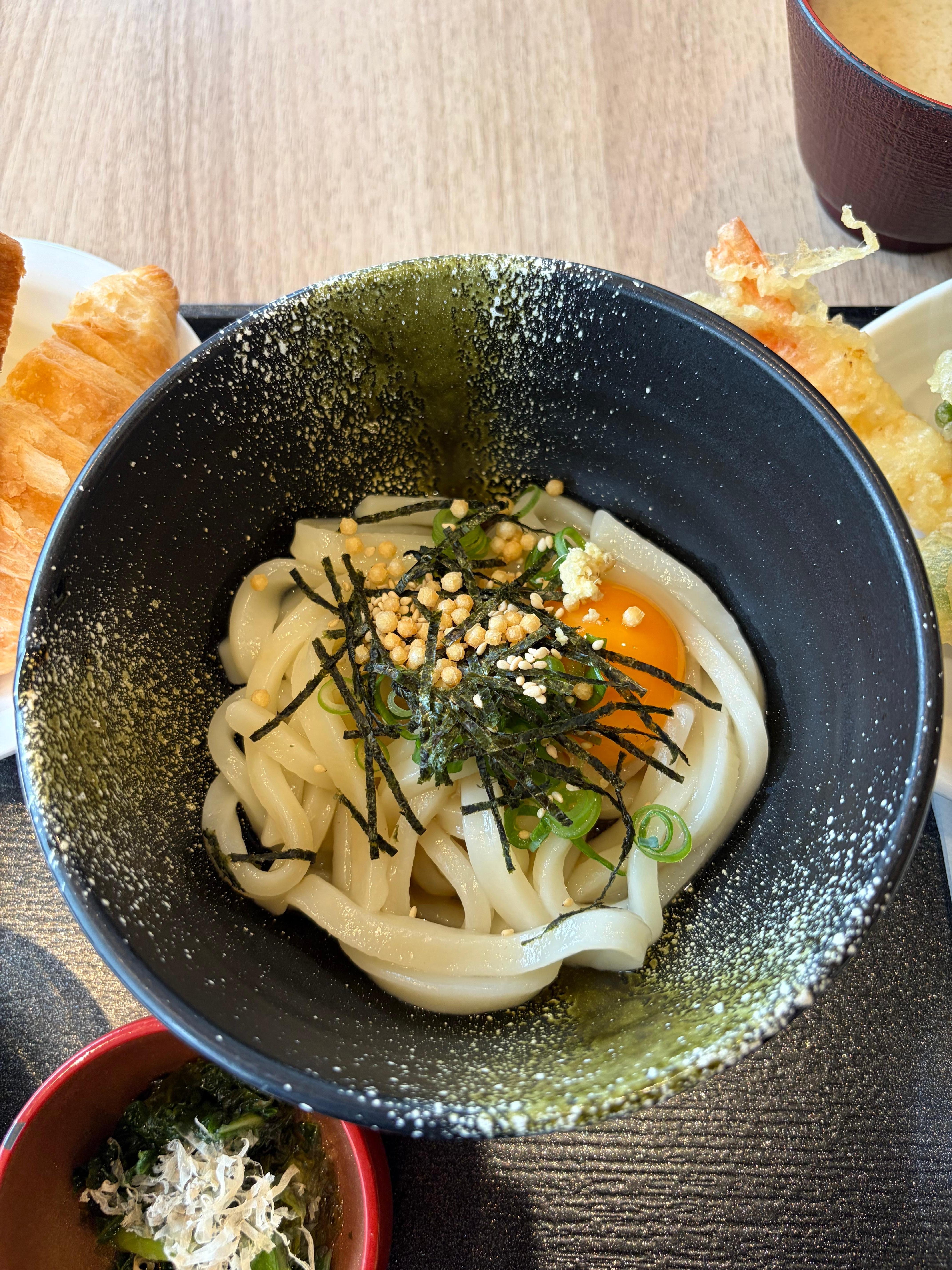 朝食の釜玉うどん