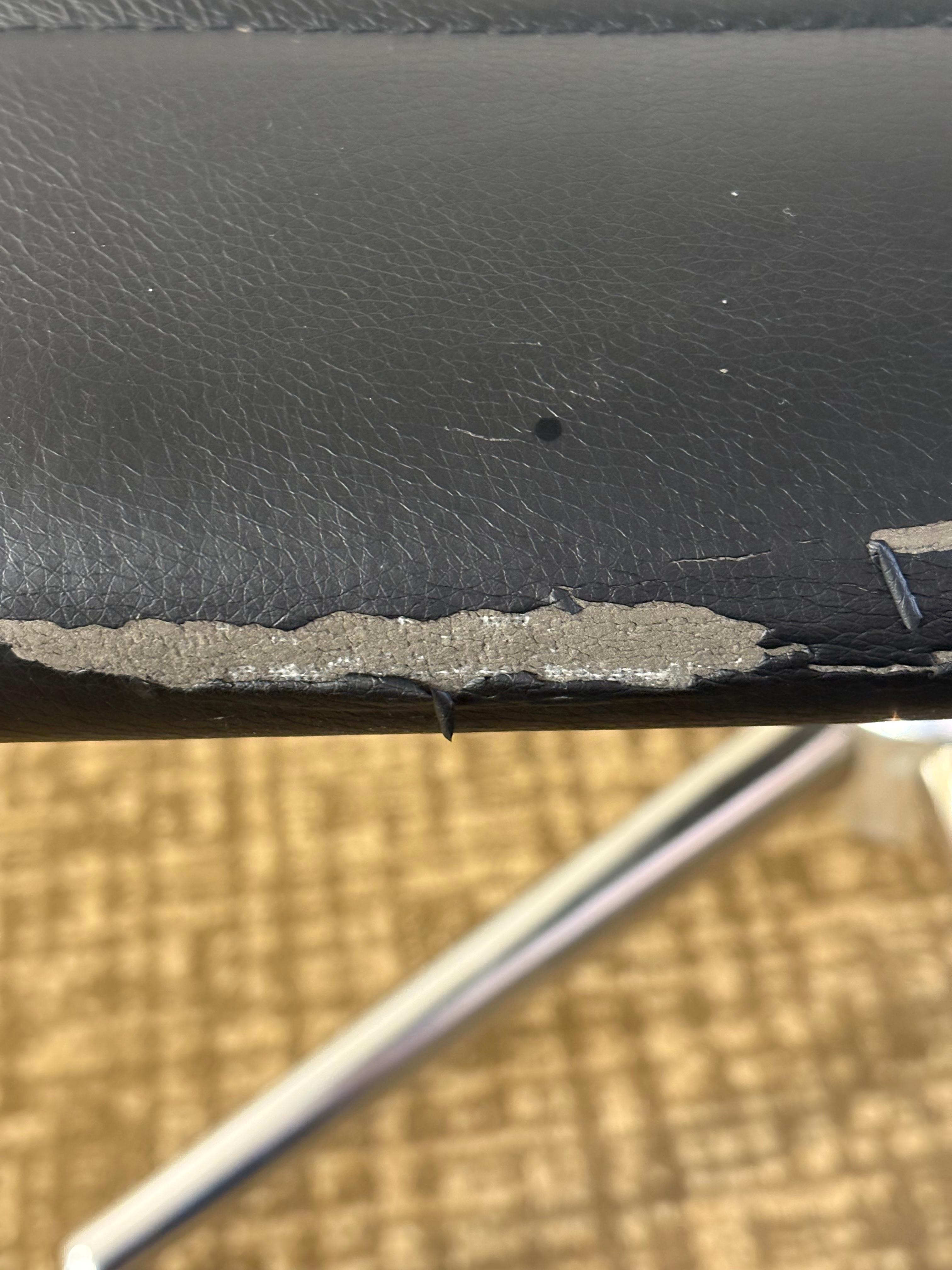 Room 404 computer chair bottom