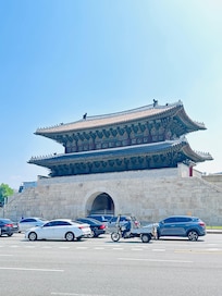 Heunginjimun Gate infront of the Hotel