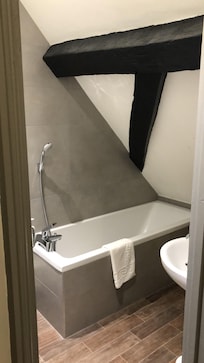 Bathroom with all that you need (except hot water).