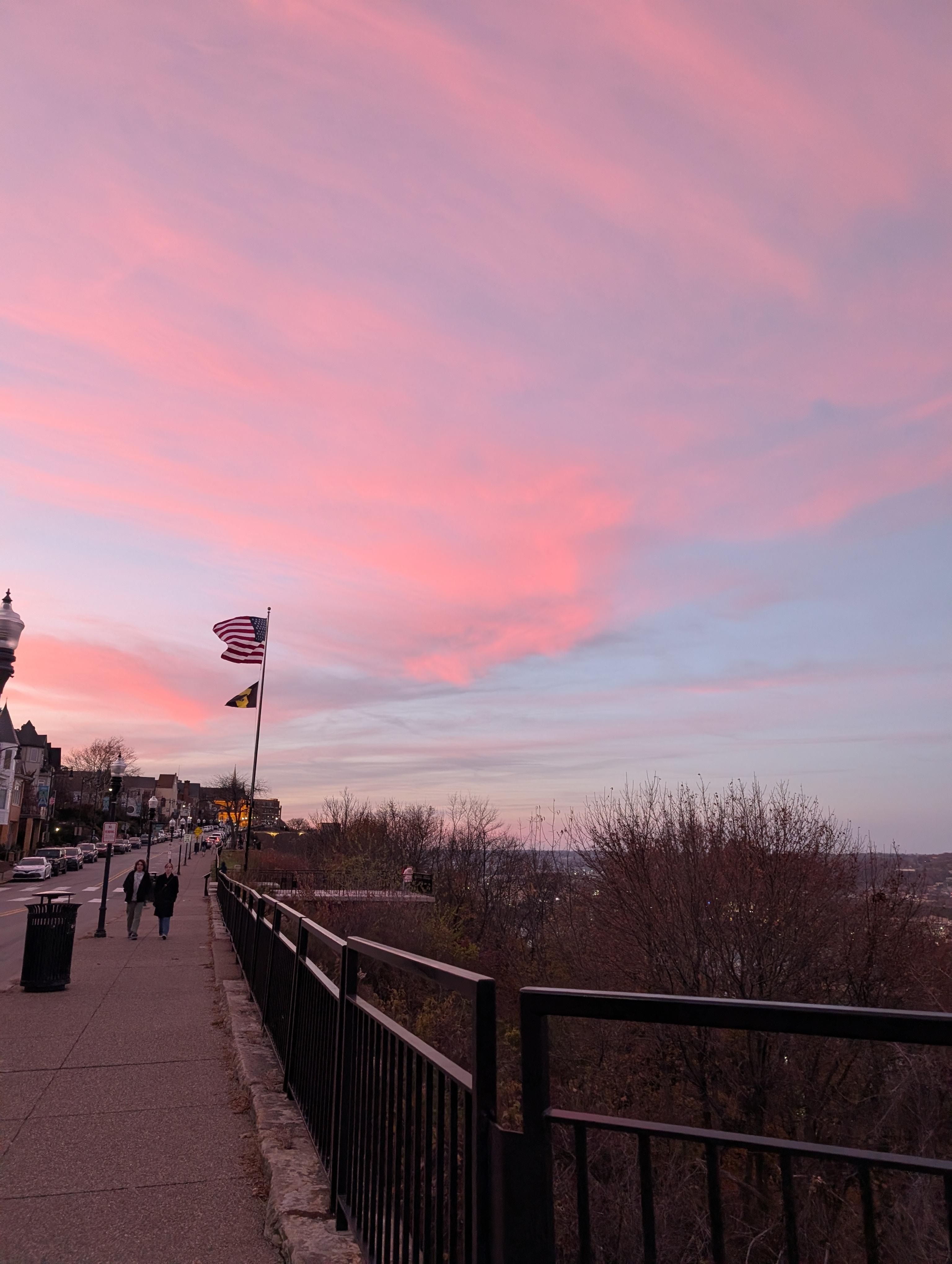 10 minute walk to the Grandview overlook.