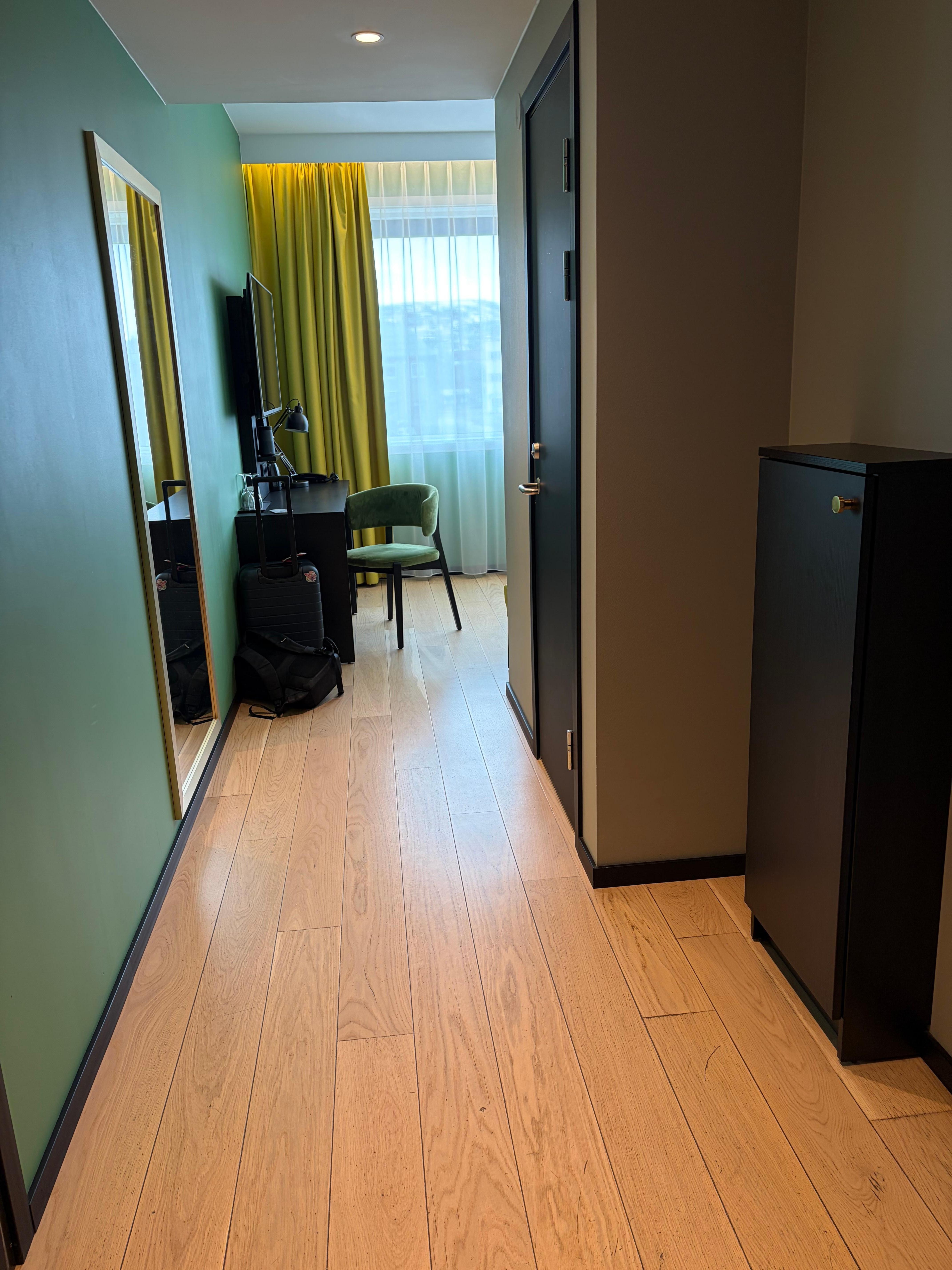 Spacious. Great layout. 