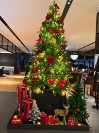 Lobby Christmas tree