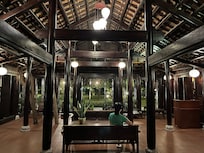 入口處的古典涼亭