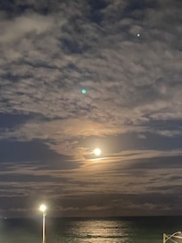 A date with the moon