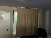 Curtain didnât close