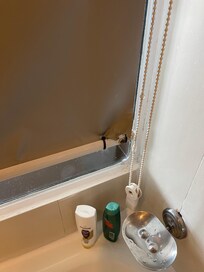 Rideau de douche déchiré