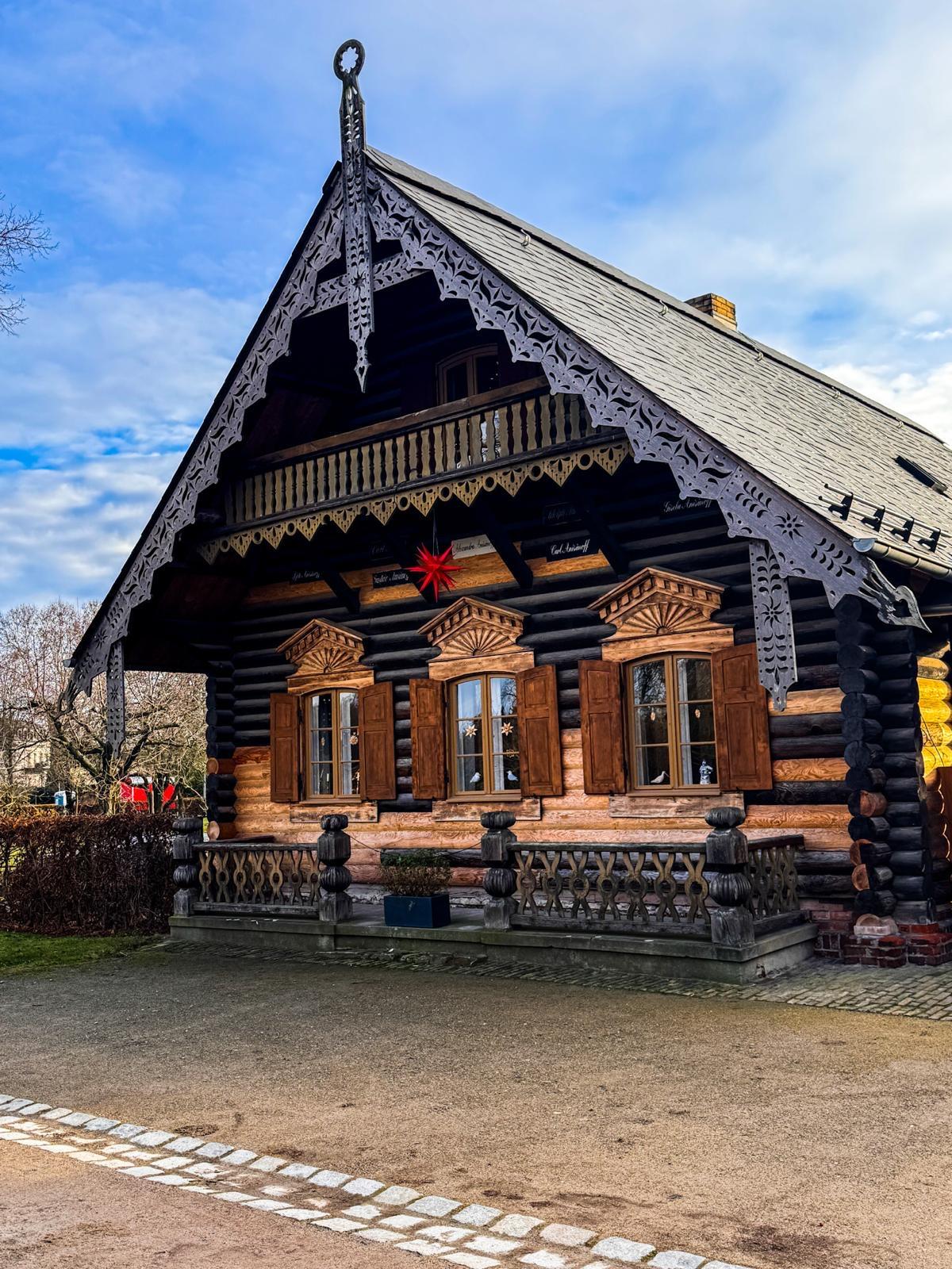 Village russe à proximité de l’hôtel 