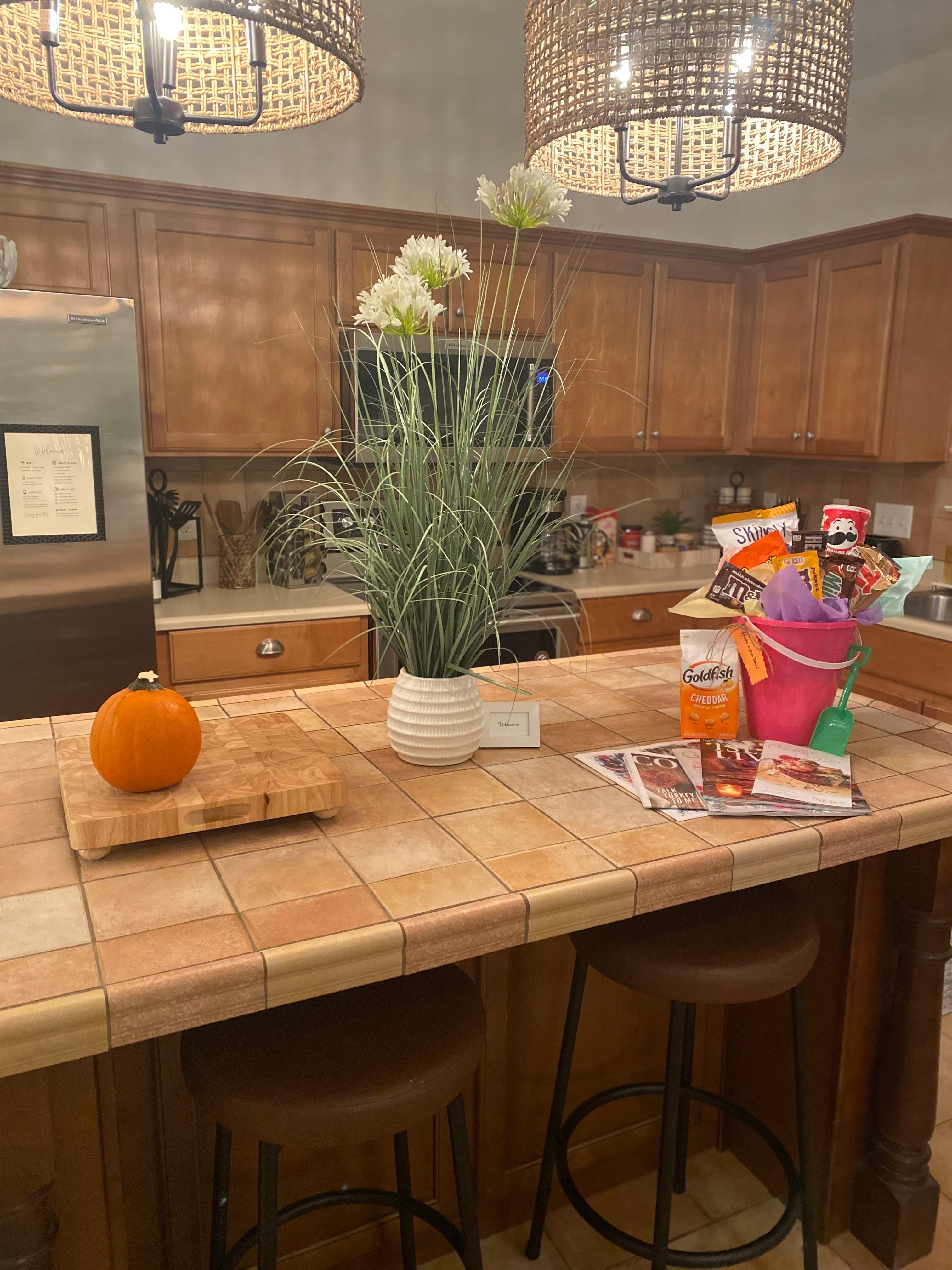 Cozy, well appointed kitchen 