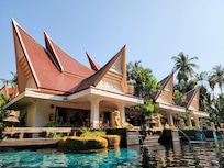 Bungalows. Incredible luxury with swimming pool.