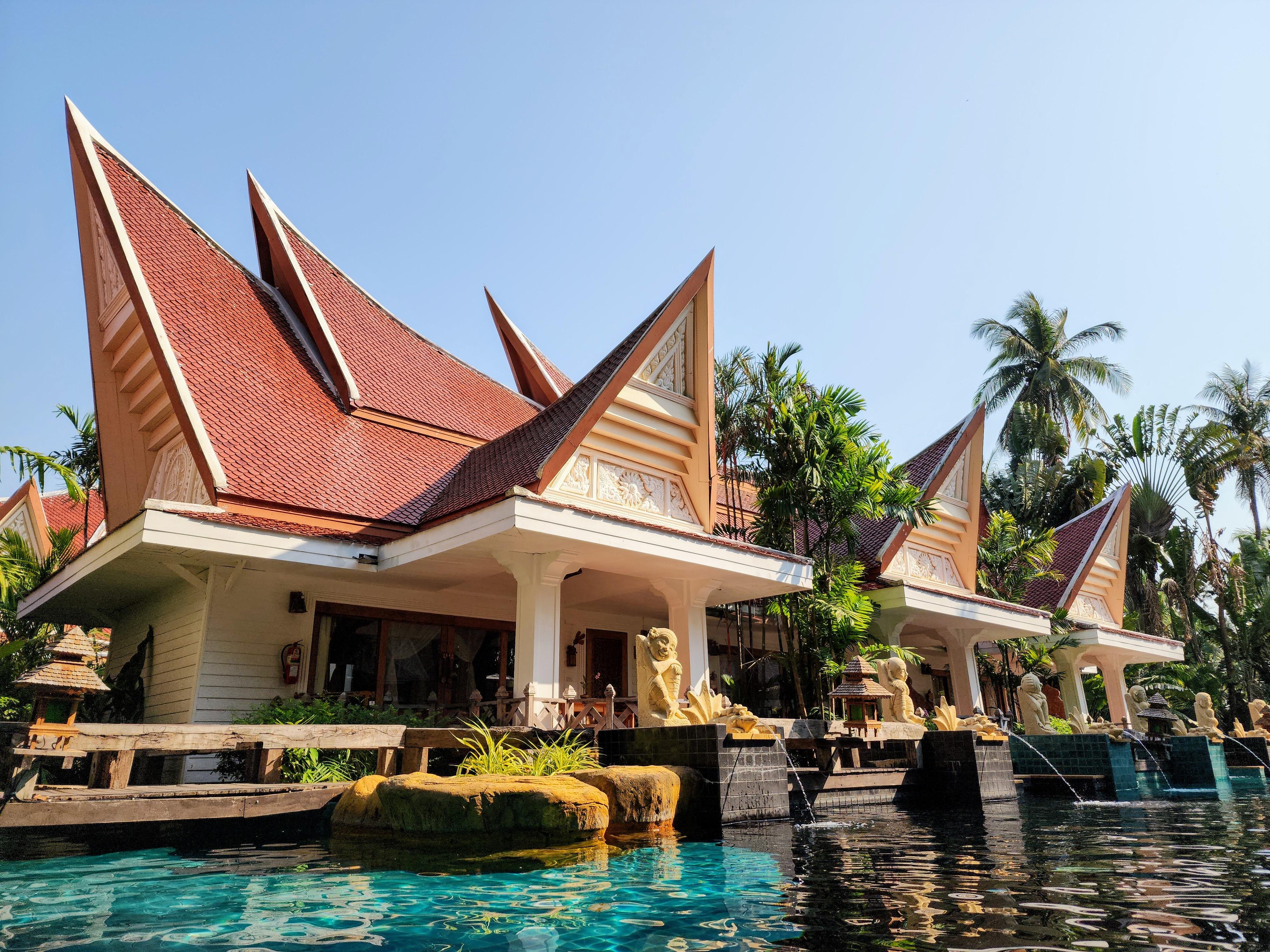 Bungalows. Incredible luxury with swimming pool.