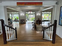 Entrance to Kona Islander Inn