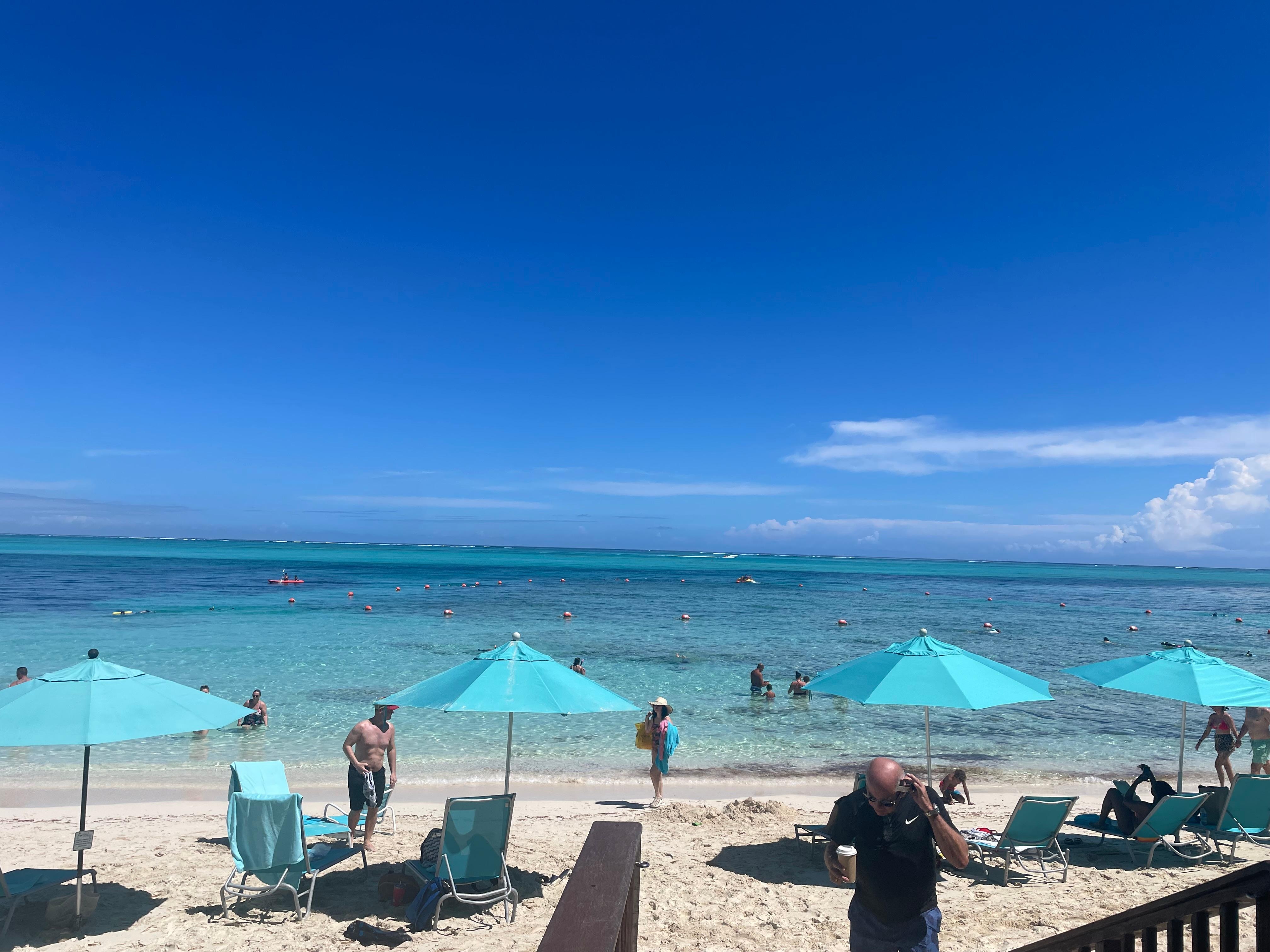Chairs/umbrellas are plentiful 