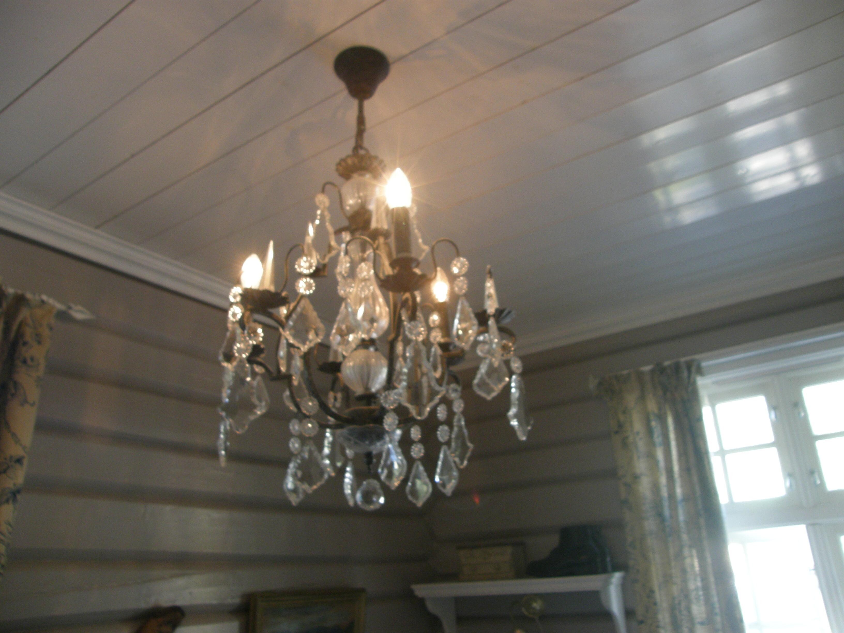 En fantastisk lysekrone på værelset