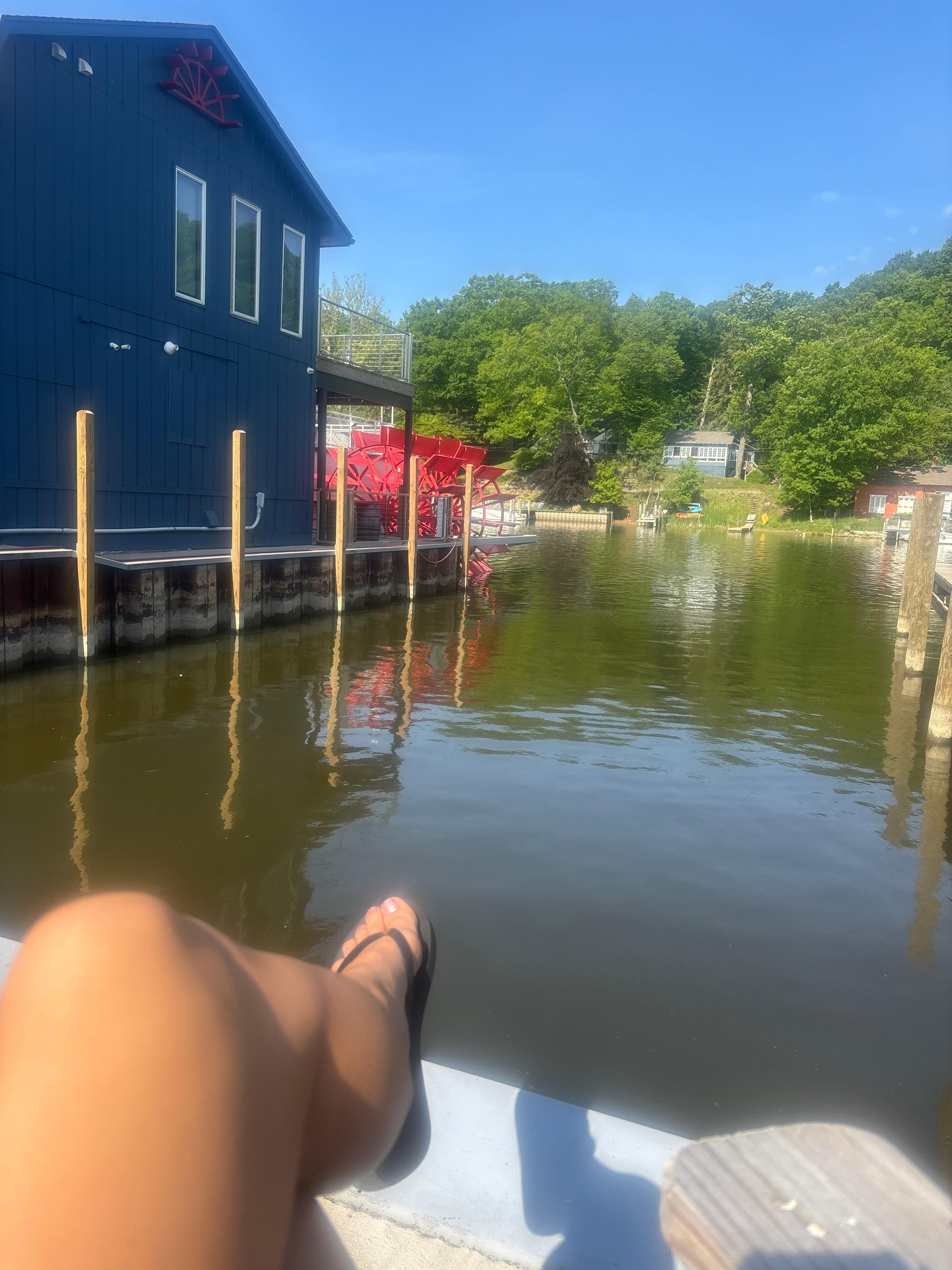 Guest patio right next to the rental property. Perfect area to hang out and watch the boats go by. 