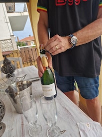 Cava dienklaar staat i.v.m. bruiloft