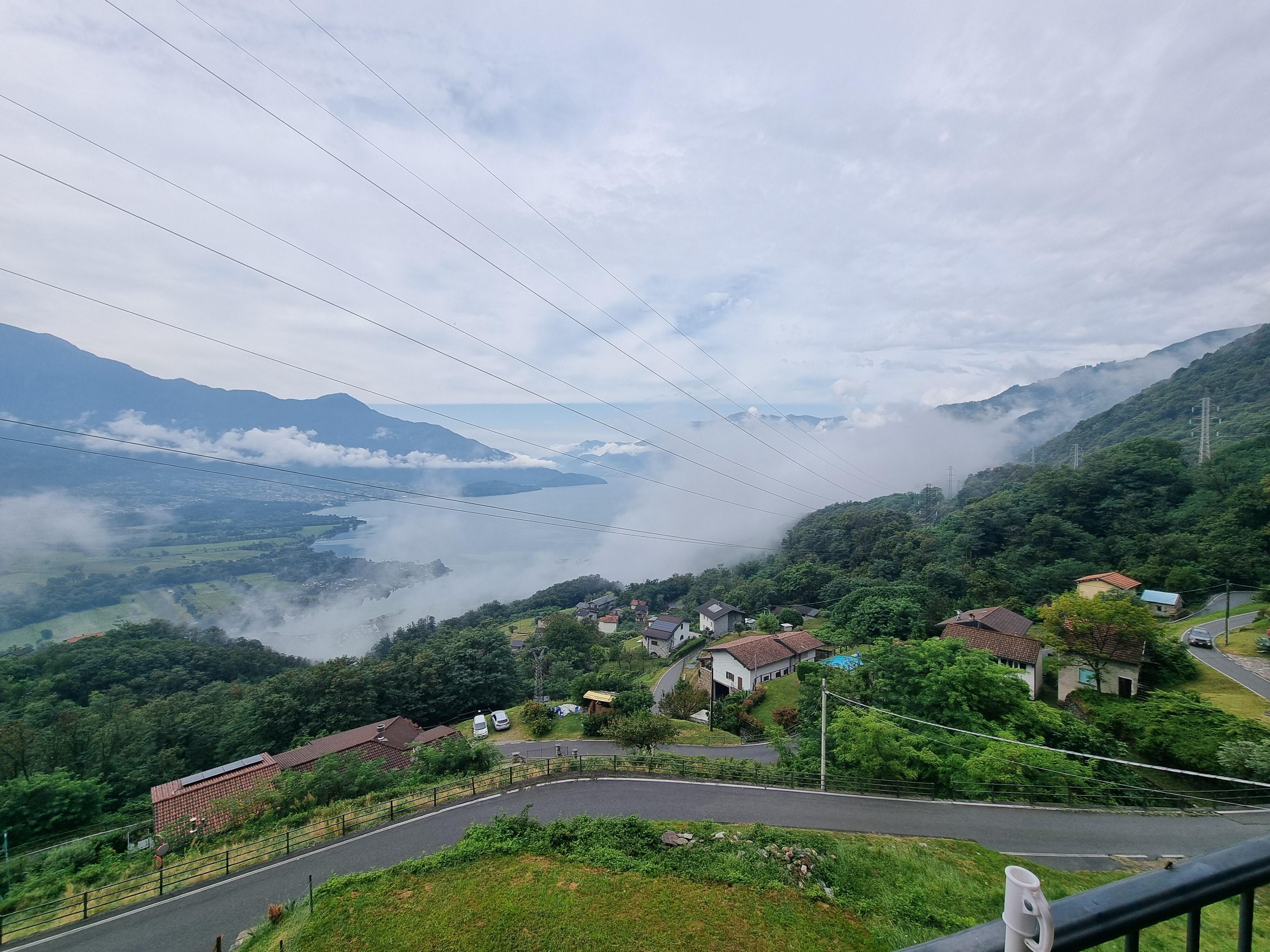 Teilweise sind die Wolken tiefer als der Balkon