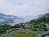 Teilweise sind die Wolken tiefer als der Balkon