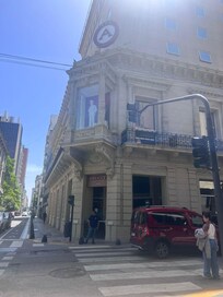 Hermoso edificio y muy bien ubicado