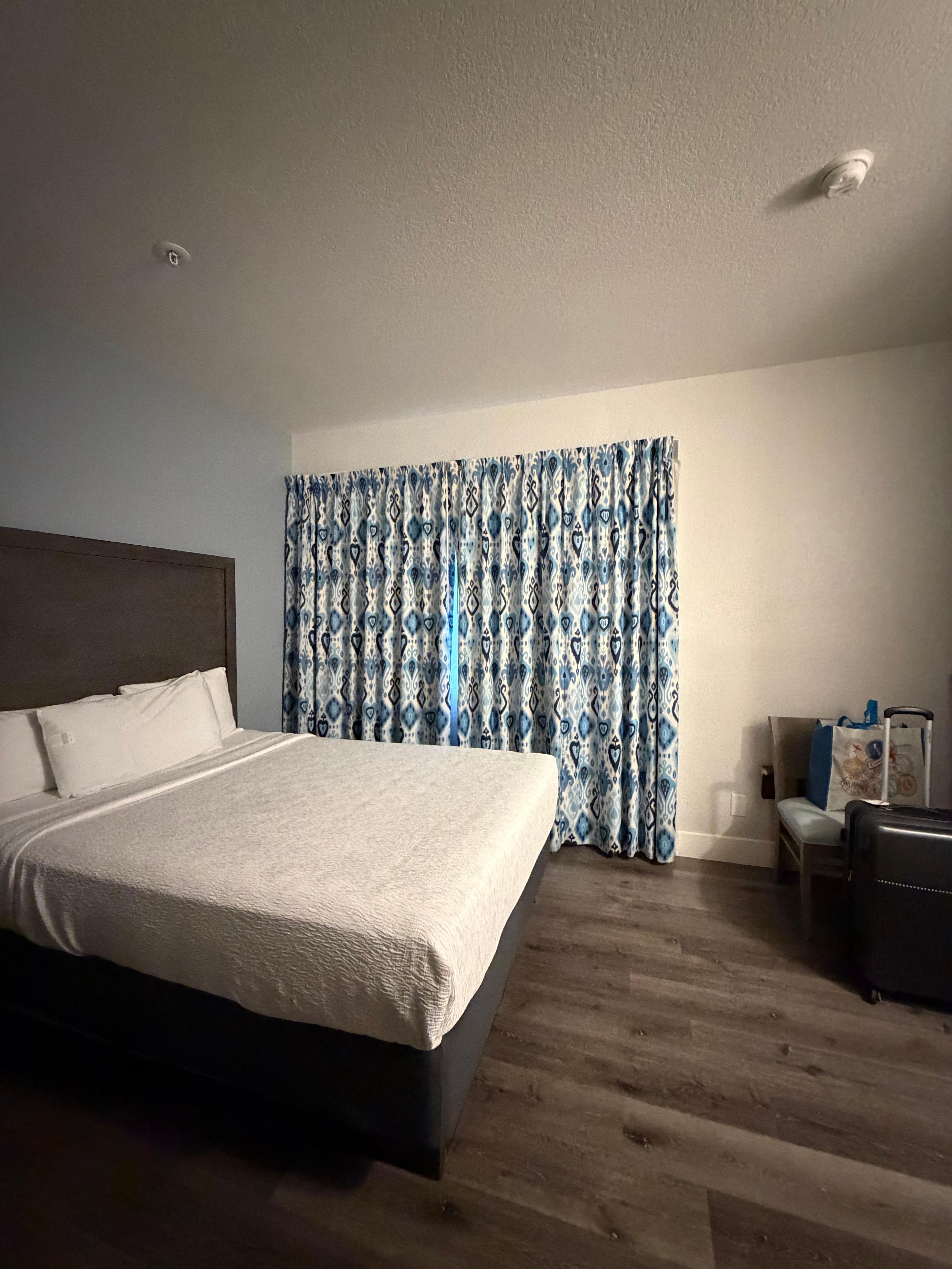 Travelled solo and got the queen bed + hillside view