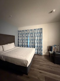 Travelled solo and got the queen bed + hillside view