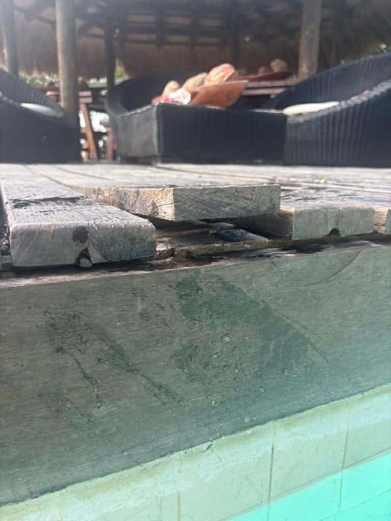 Planche qui ce soulève quand ont marche dessus 