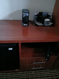 coffee maker, frig, safe, clean.