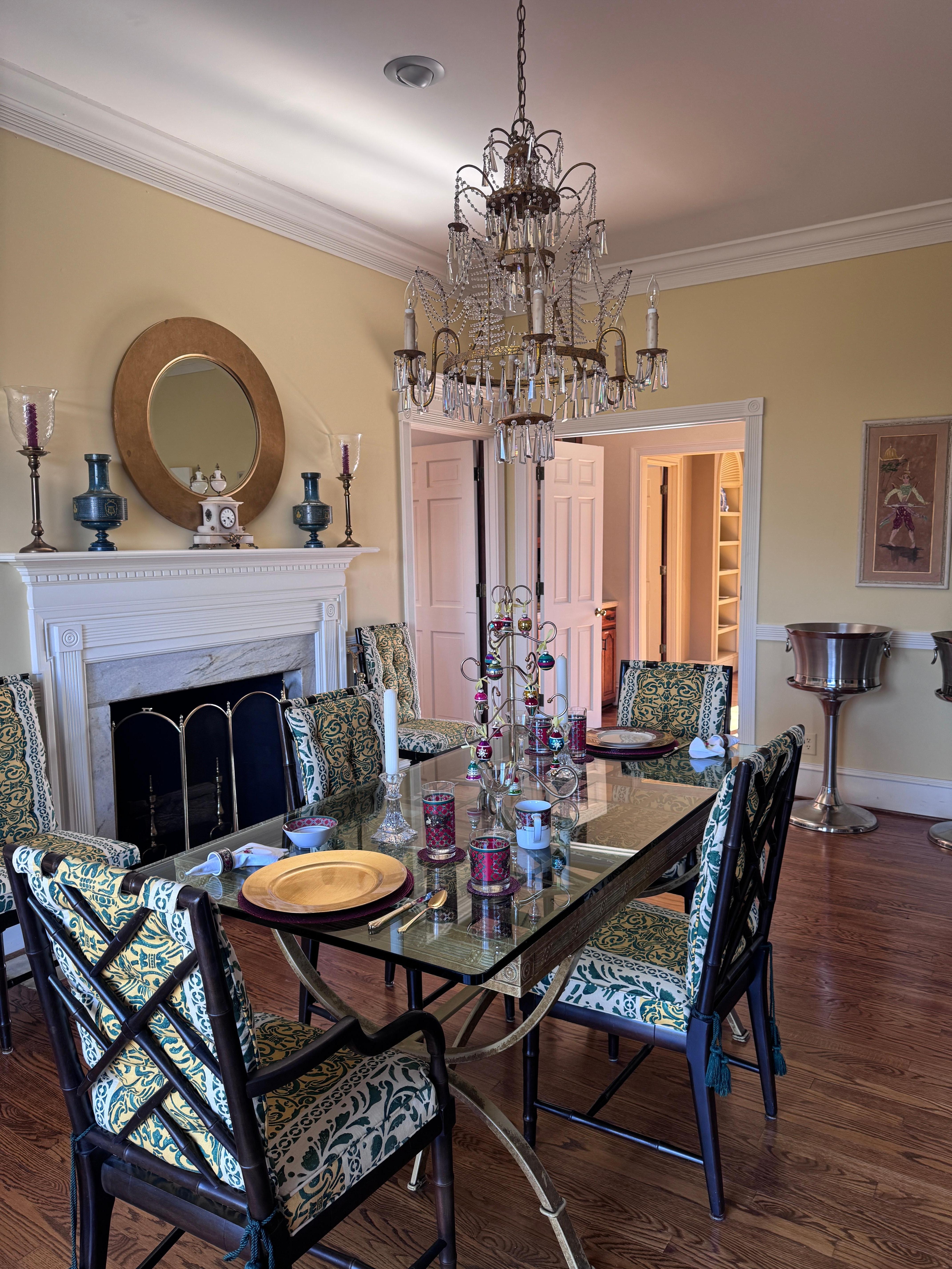 Enchanting breakfast table.