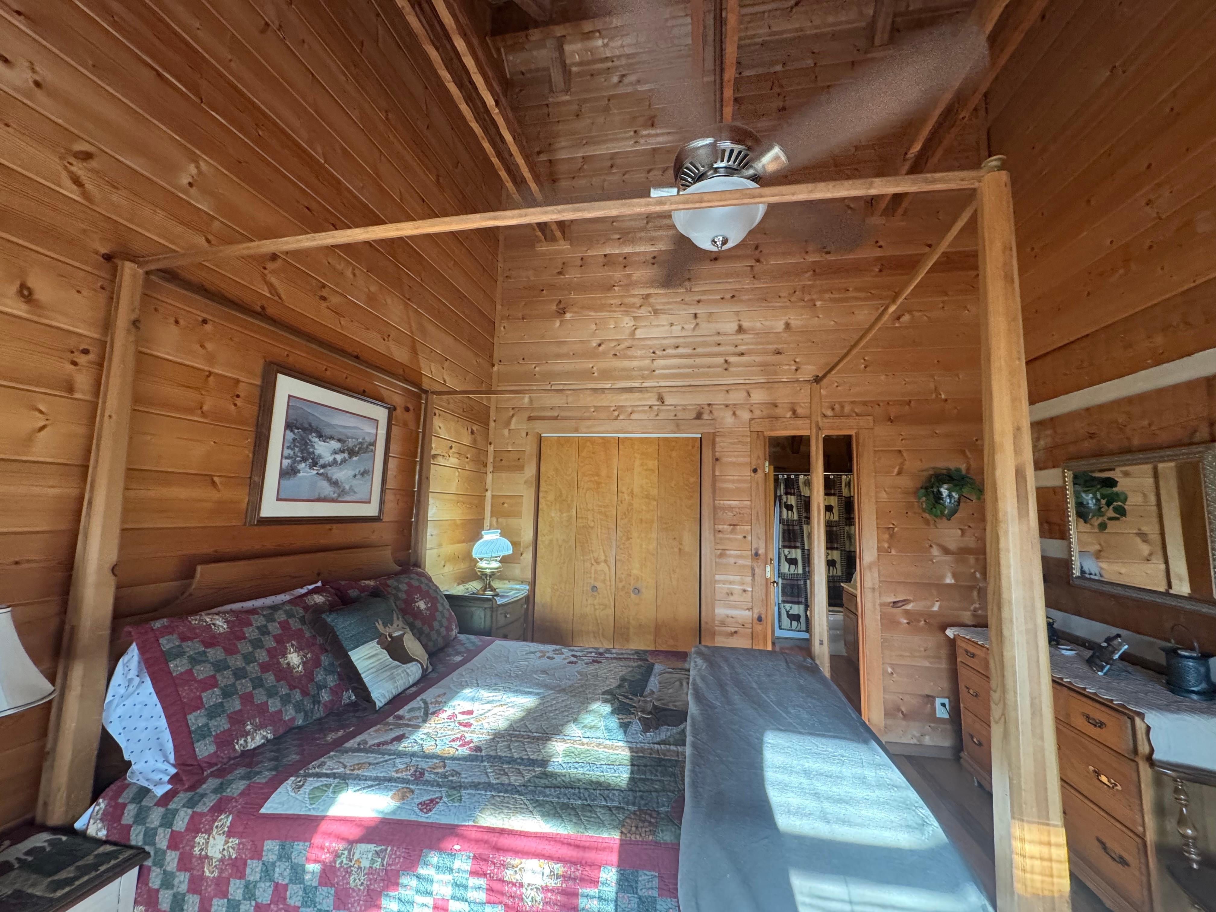 Master bedroom, very cozy! 