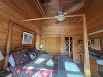 Master bedroom, very cozy!