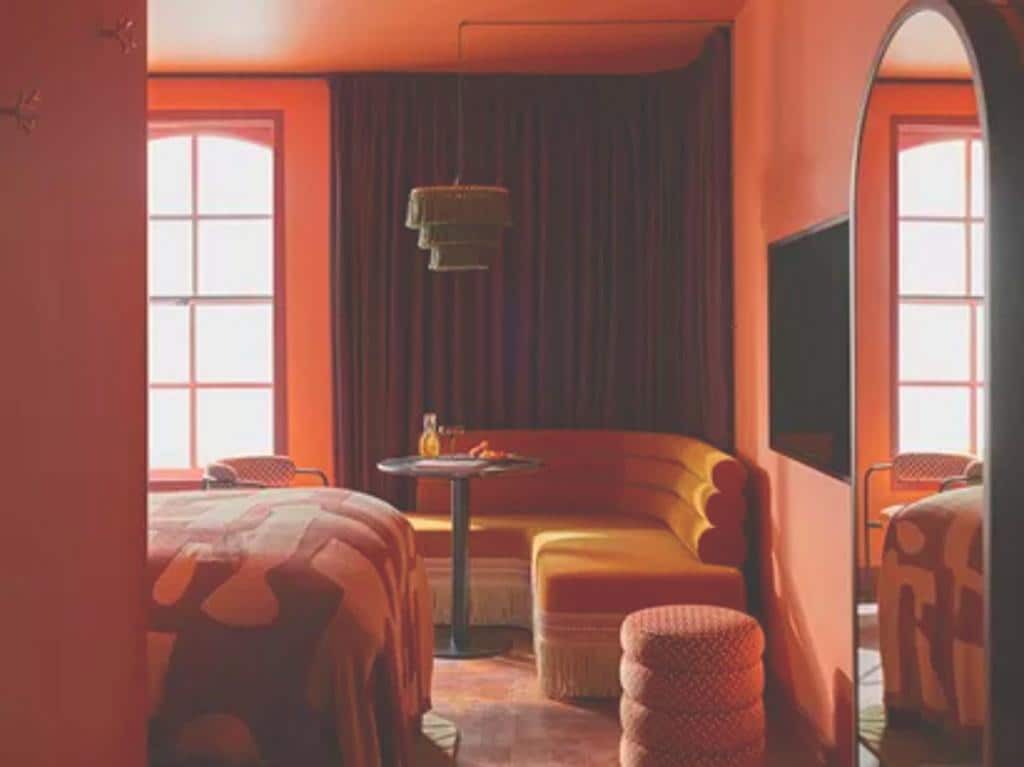 Room with lounge area