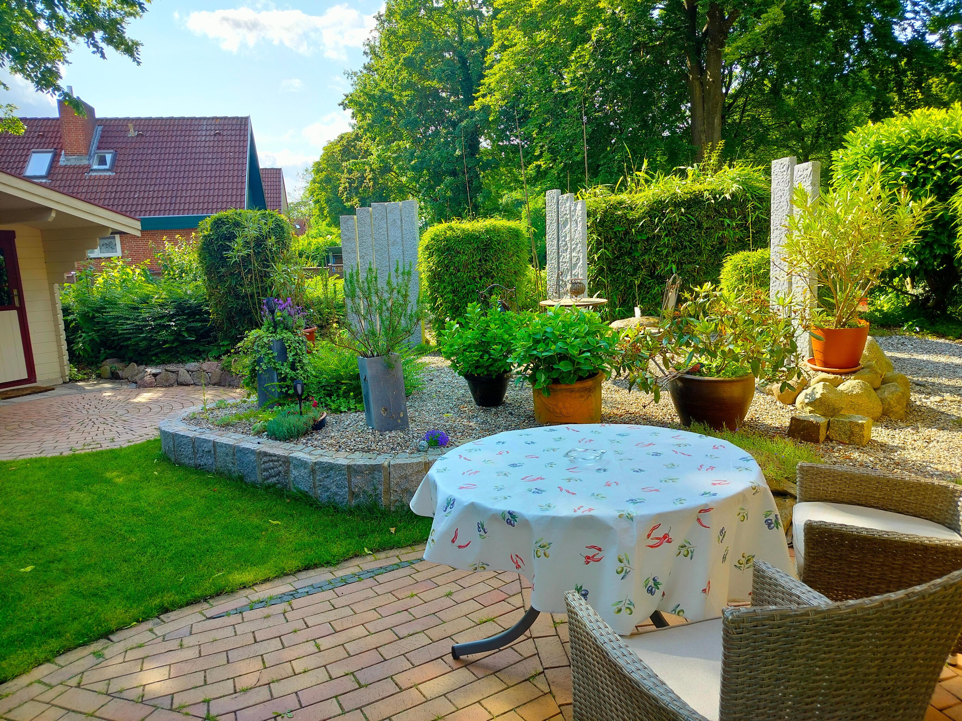 Terrasse mit Blick auf den Garten 