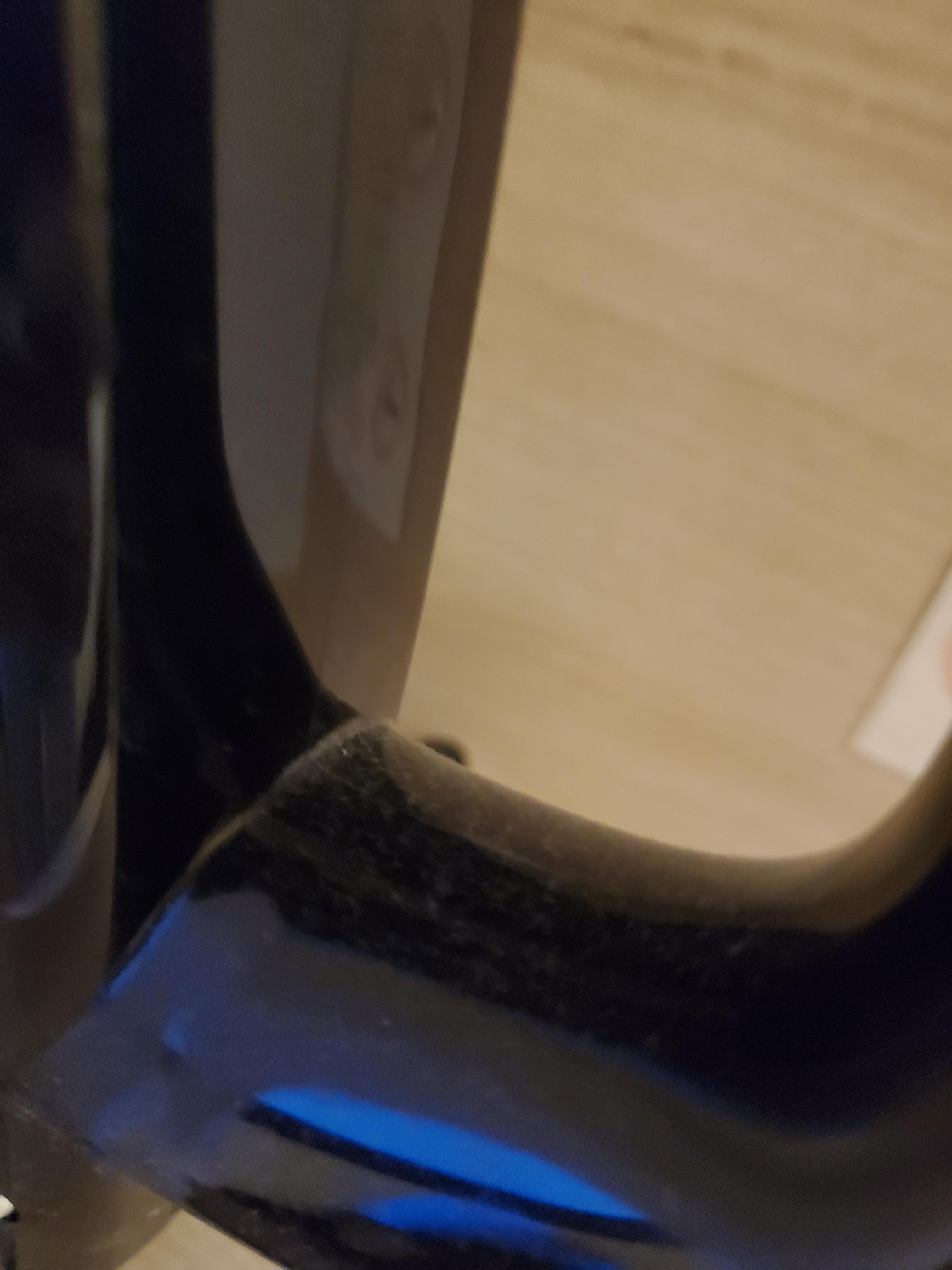 Poussière bouilloire, gobelet carton poussiéreux aussi