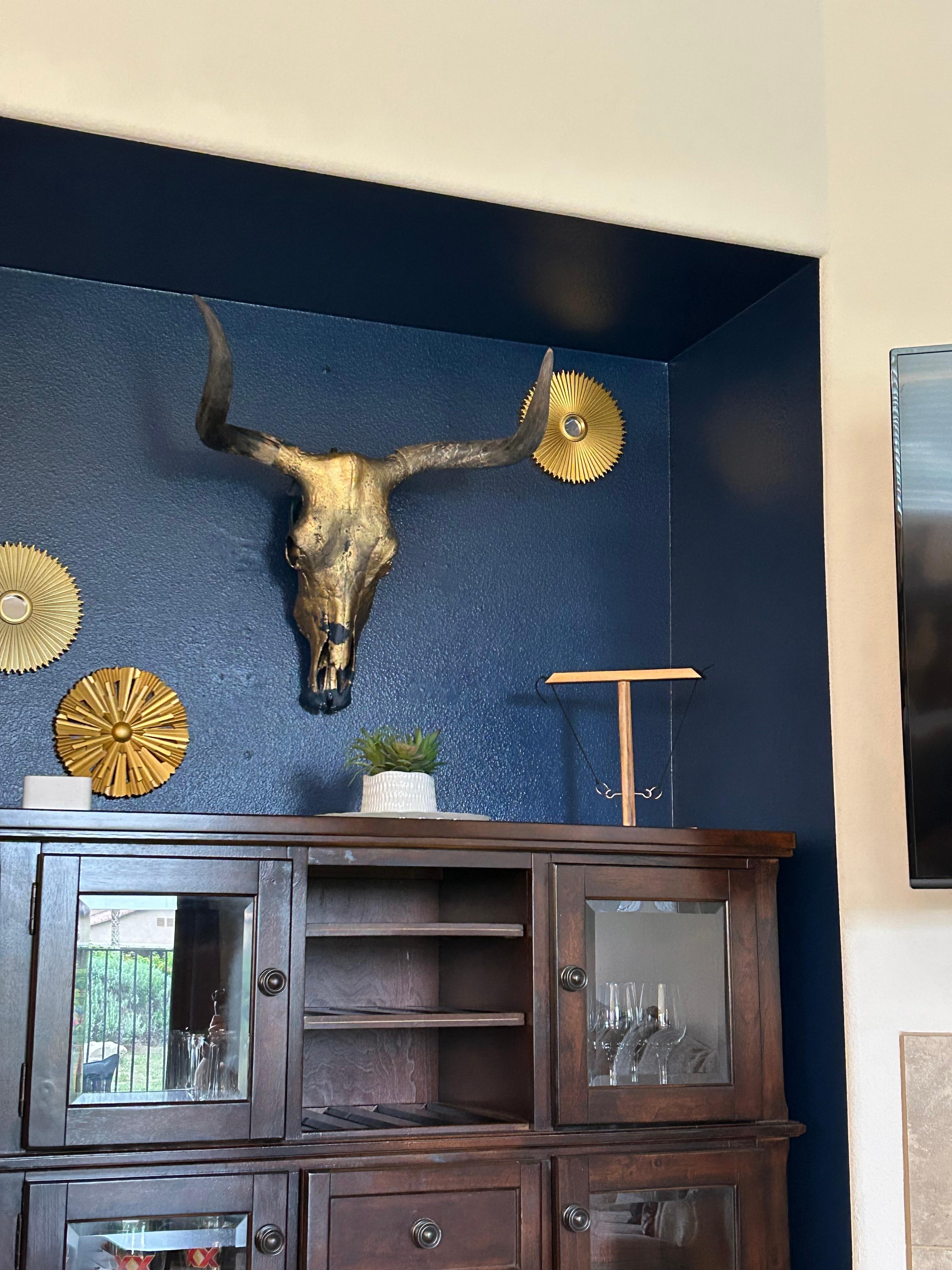 Very tasteful decor - visually interesting but not too imposing.