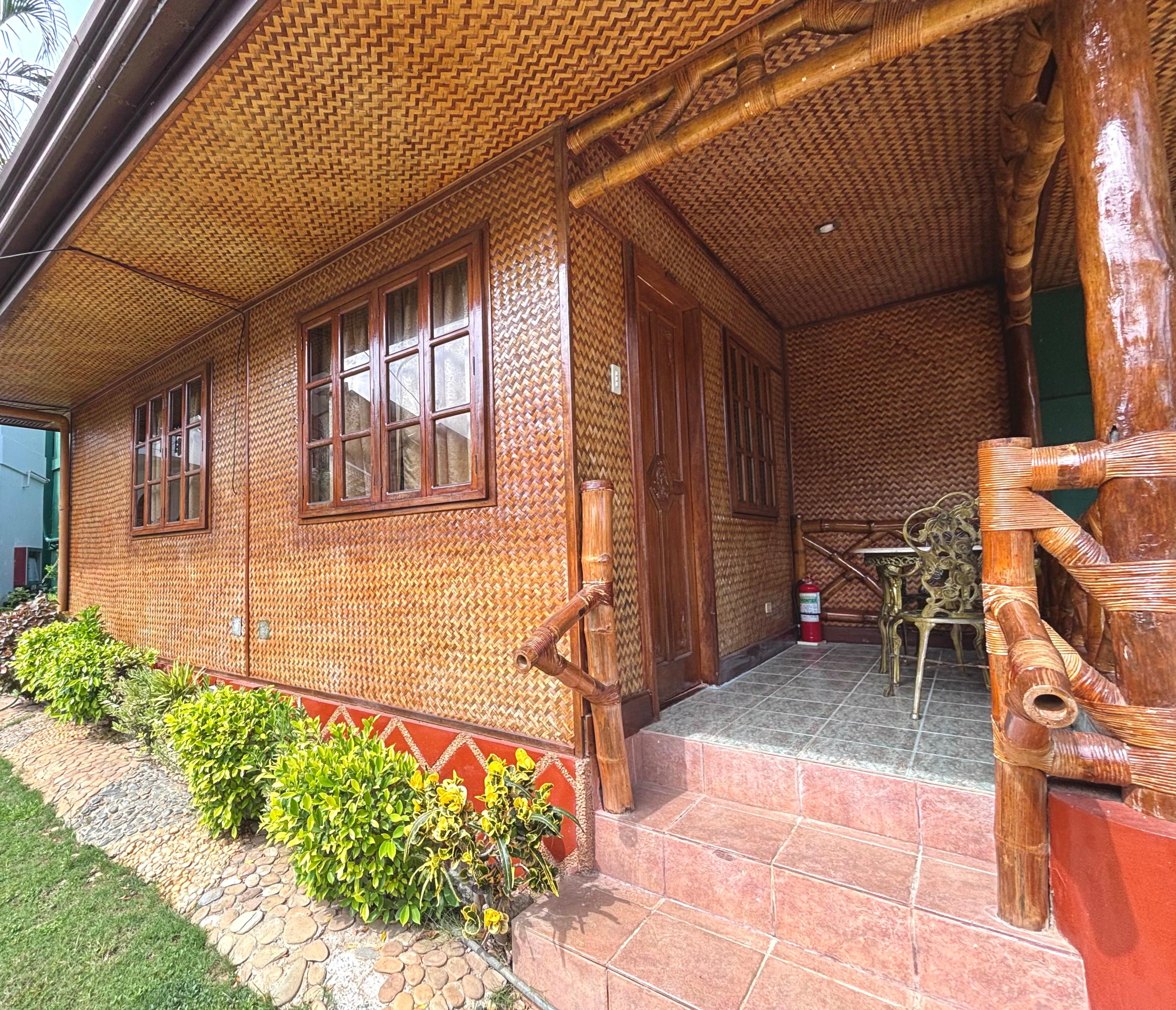 There were many beautiful sculptures like this. 