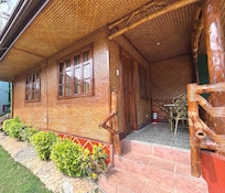 There were many beautiful sculptures like this.