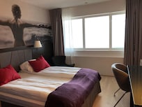 Standardzimmer ohne Sicht nach draussen