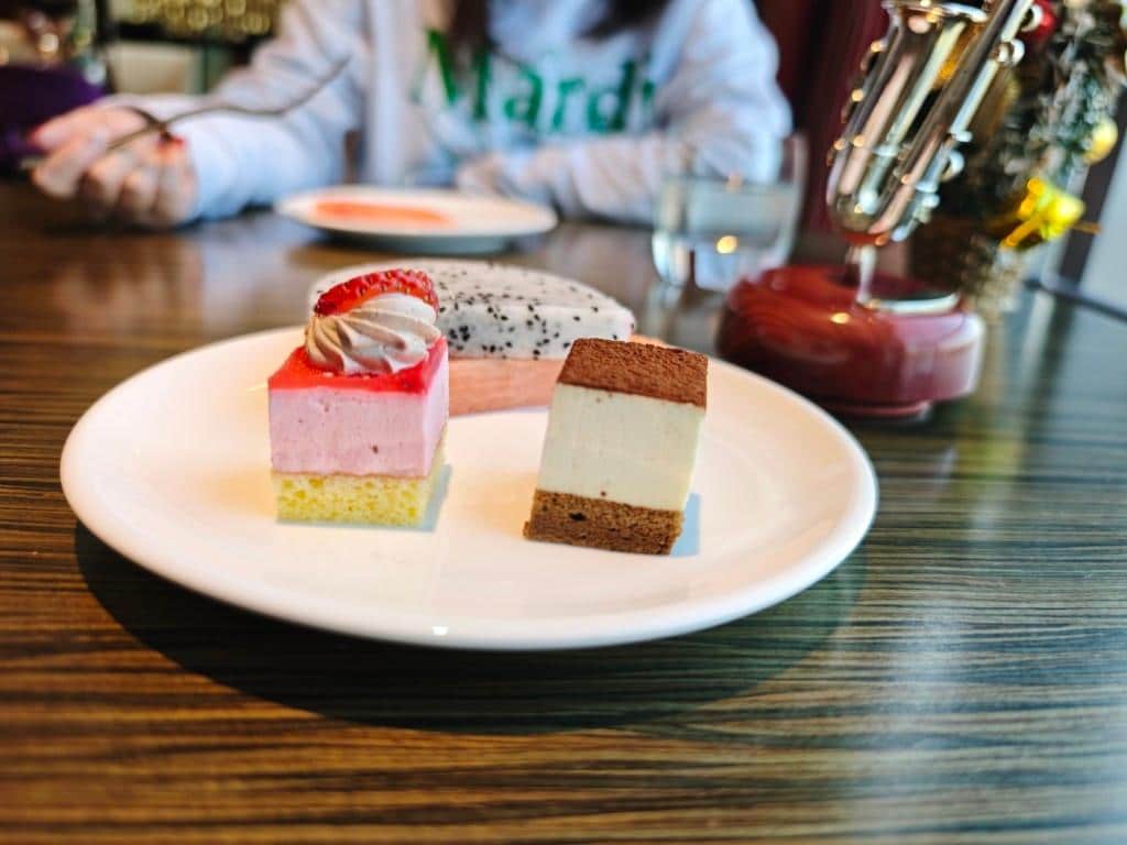 This is all you can get in the Lounge. Definitely not worth the time nor the money.