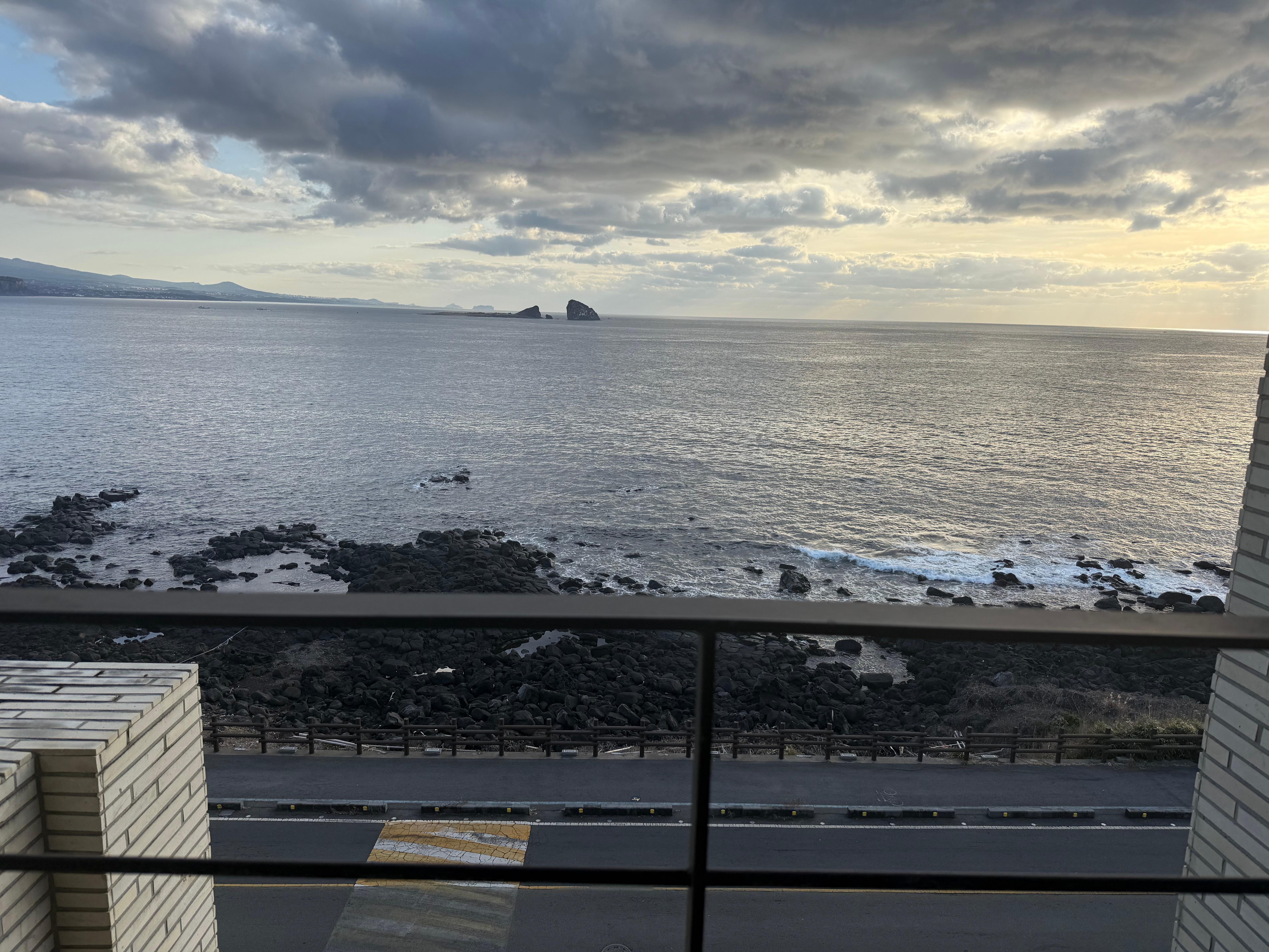 객실에서 바라본 바다