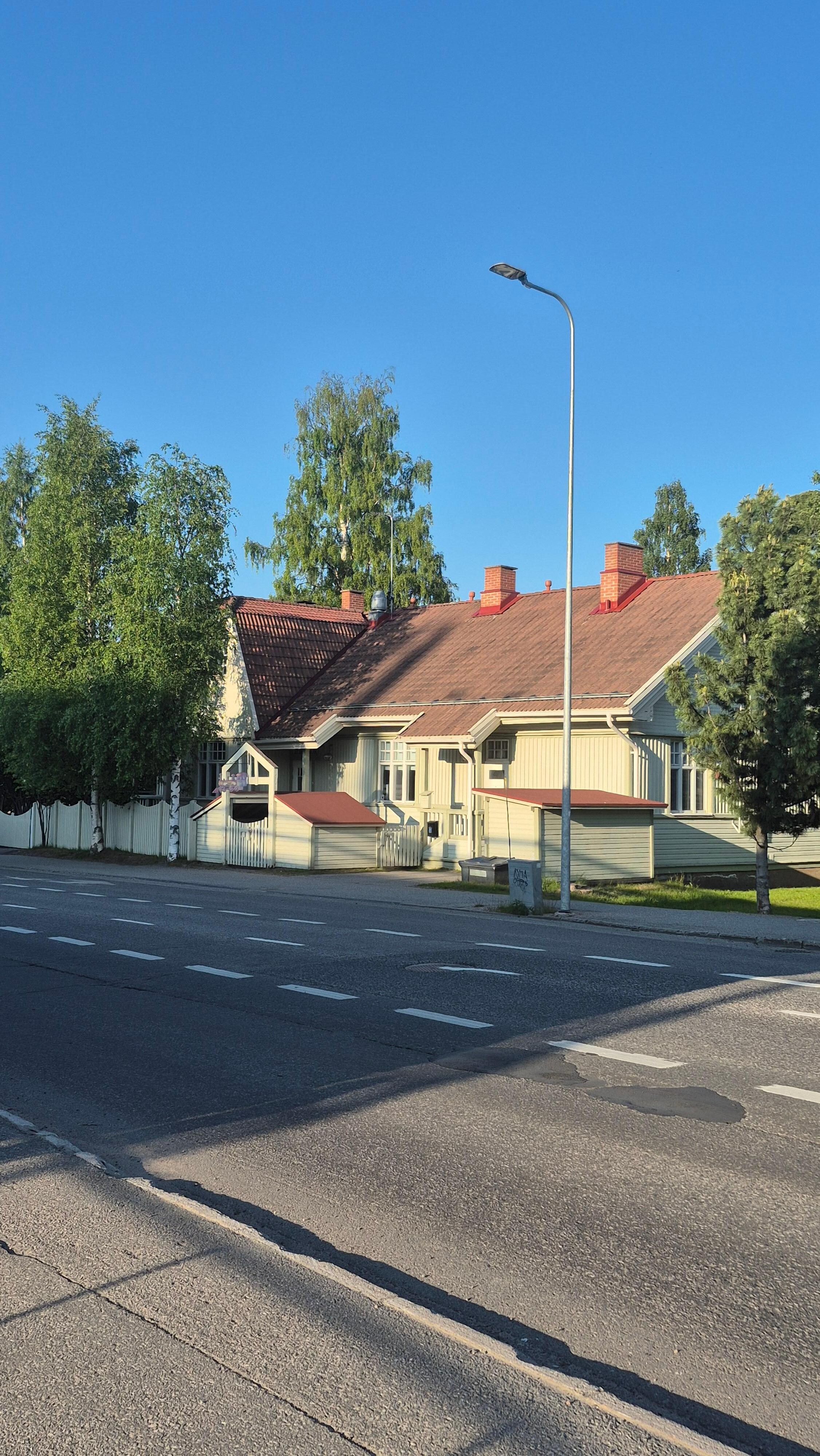 Kun ganske få huse i byen har undgået tyskernes hærgende i 1944